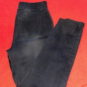 Black Size 28” jeans by Makers of True Originals.
